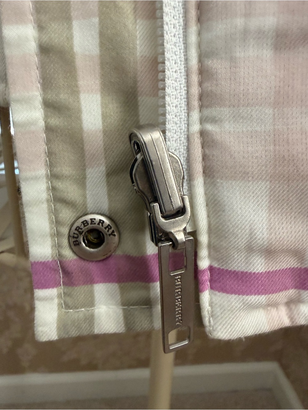 Burberry London Cream cotton canvas reversible Utility Vest with Plaid inside - Picture 8 of 13